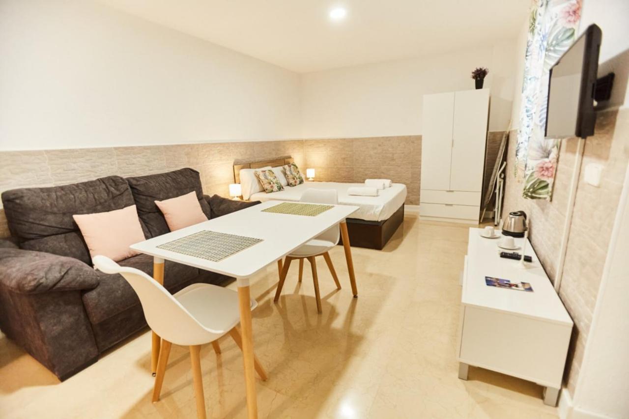 Charming House - Calm And Comfort In The Center Sevilla Bagian luar foto