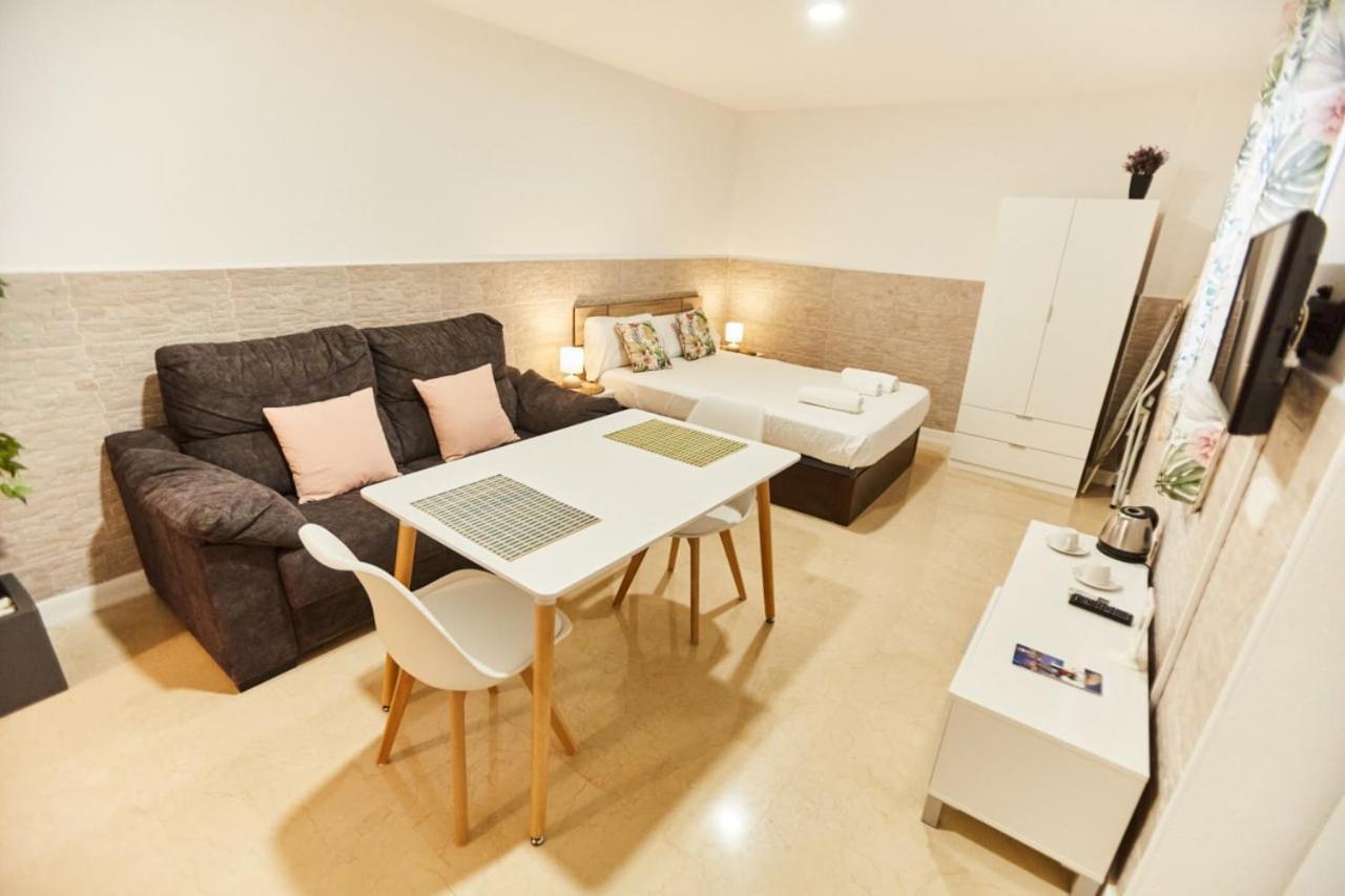 Charming House - Calm And Comfort In The Center Sevilla Bagian luar foto
