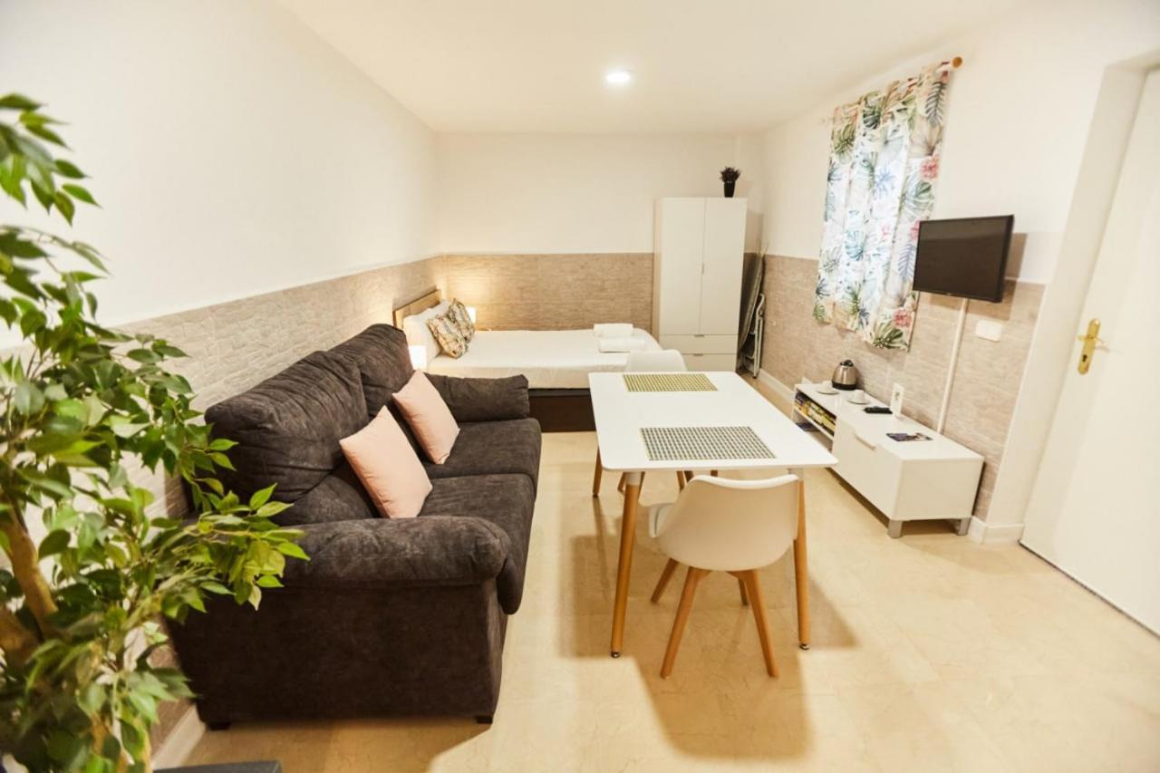 Charming House - Calm And Comfort In The Center Sevilla Bagian luar foto